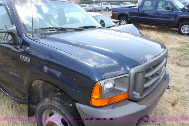 image for item D5329 2001 Ford F550 XL utility pickup truck