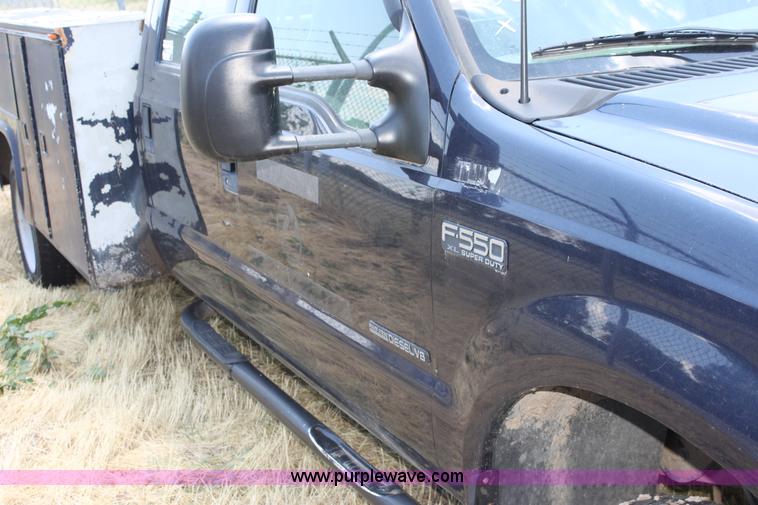 image for item D5329 2001 Ford F550 XL utility pickup truck