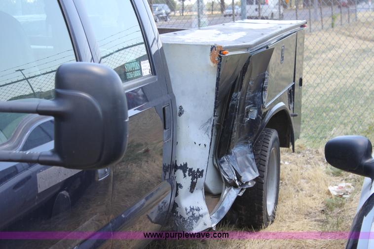 image for item D5329 2001 Ford F550 XL utility pickup truck