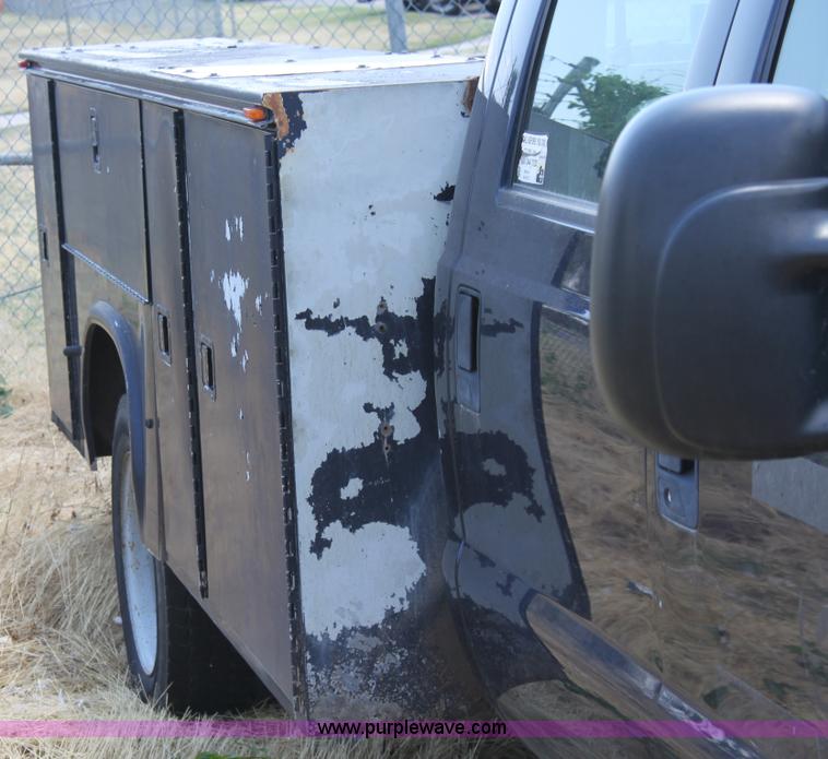 image for item D5329 2001 Ford F550 XL utility pickup truck