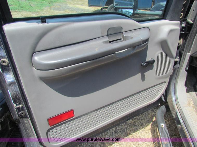 image for item D5329 2001 Ford F550 XL utility pickup truck