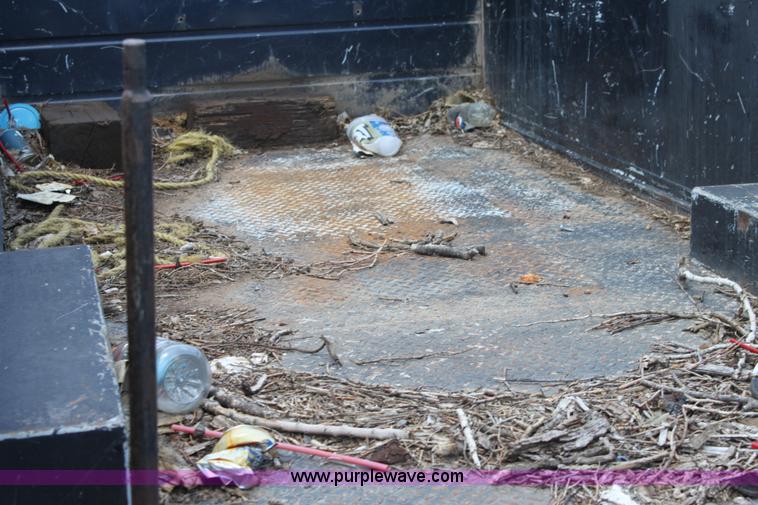 image for item D5329 2001 Ford F550 XL utility pickup truck