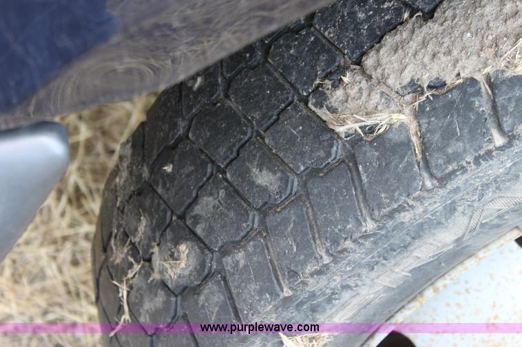 image for item D5329 2001 Ford F550 XL utility pickup truck