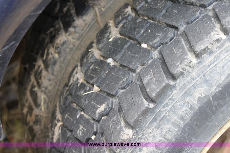 image for item D5329 2001 Ford F550 XL utility pickup truck