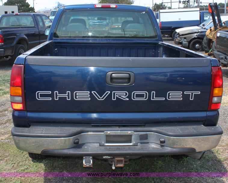 image for item D5331 2002 Chevrolet Silverado 2500 HD extended cab pickup truck