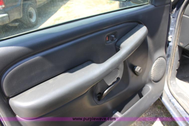 image for item D5331 2002 Chevrolet Silverado 2500 HD extended cab pickup truck