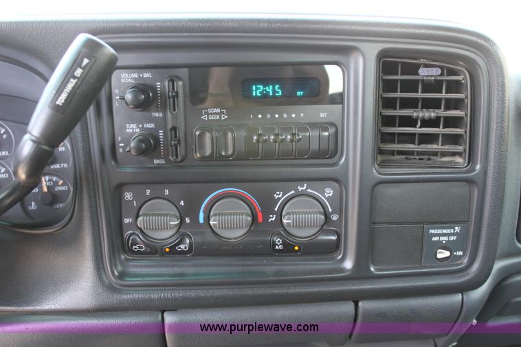 image for item D5331 2002 Chevrolet Silverado 2500 HD extended cab pickup truck