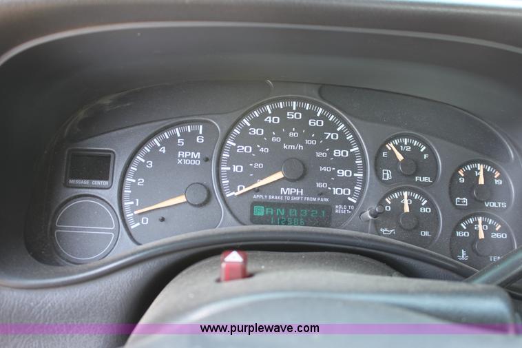 image for item D5331 2002 Chevrolet Silverado 2500 HD extended cab pickup truck