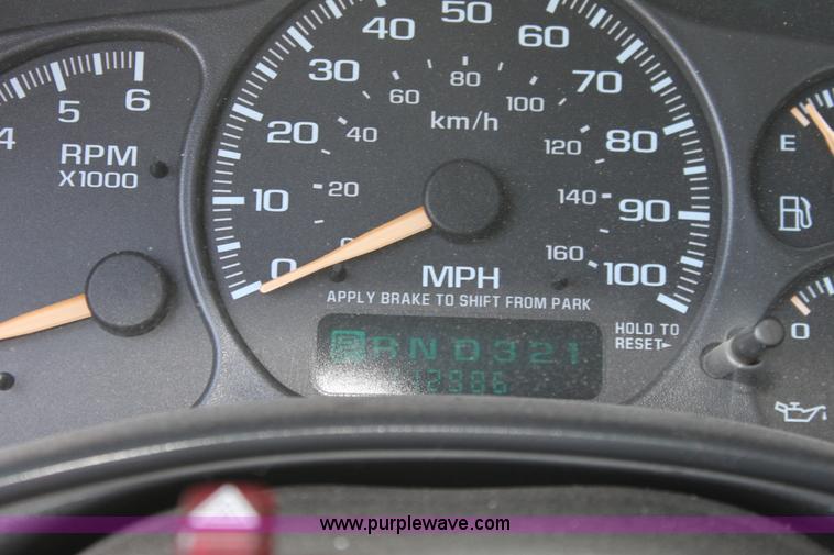 image for item D5331 2002 Chevrolet Silverado 2500 HD extended cab pickup truck