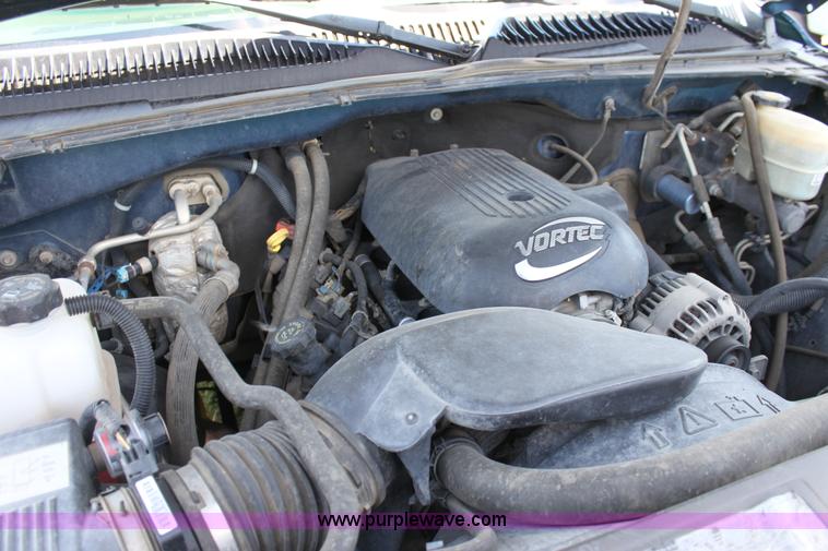 image for item D5331 2002 Chevrolet Silverado 2500 HD extended cab pickup truck