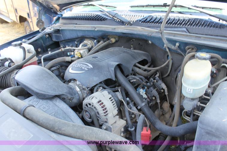 image for item D5331 2002 Chevrolet Silverado 2500 HD extended cab pickup truck