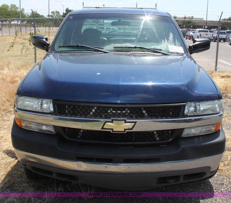 image for item D5332 2002 Chevrolet Silverado 2500 HD Crew Cab pickup truck