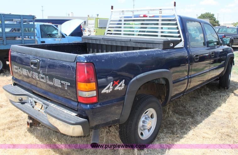 image for item D5332 2002 Chevrolet Silverado 2500 HD Crew Cab pickup truck