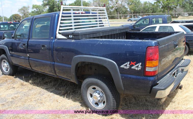 image for item D5332 2002 Chevrolet Silverado 2500 HD Crew Cab pickup truck