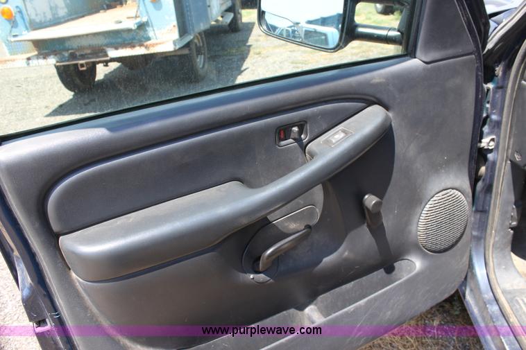 image for item D5332 2002 Chevrolet Silverado 2500 HD Crew Cab pickup truck