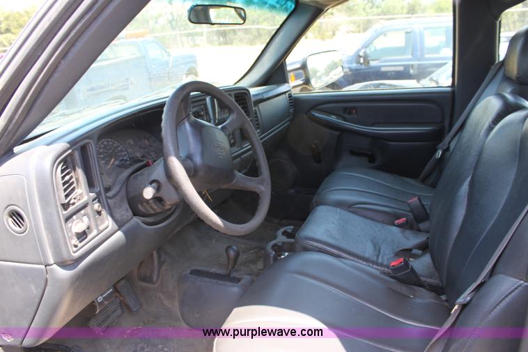 image for item D5332 2002 Chevrolet Silverado 2500 HD Crew Cab pickup truck