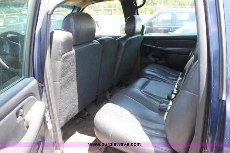 image for item D5332 2002 Chevrolet Silverado 2500 HD Crew Cab pickup truck