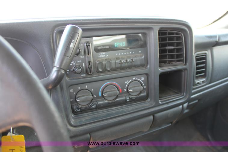 image for item D5332 2002 Chevrolet Silverado 2500 HD Crew Cab pickup truck