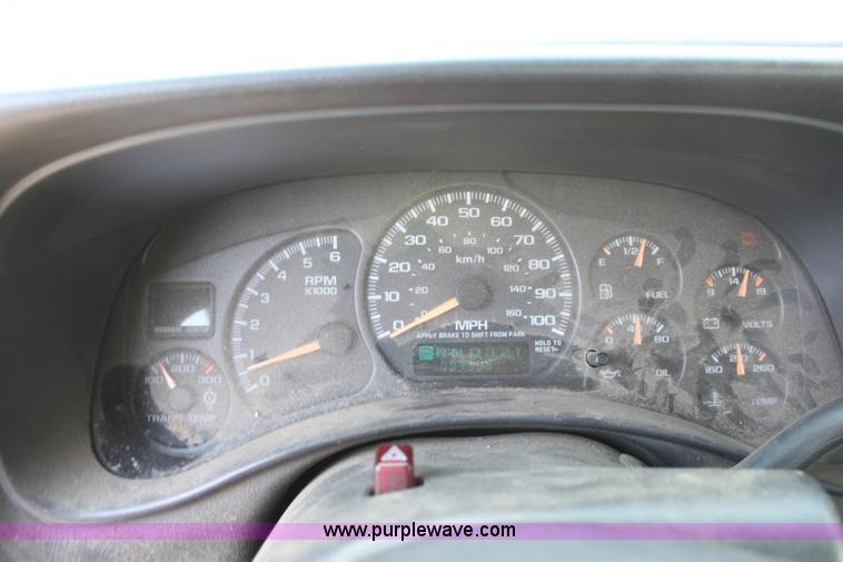 image for item D5332 2002 Chevrolet Silverado 2500 HD Crew Cab pickup truck