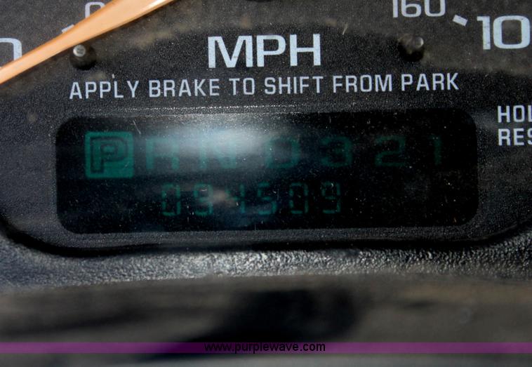 image for item D5332 2002 Chevrolet Silverado 2500 HD Crew Cab pickup truck