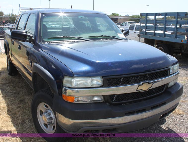 image for item D5332 2002 Chevrolet Silverado 2500 HD Crew Cab pickup truck