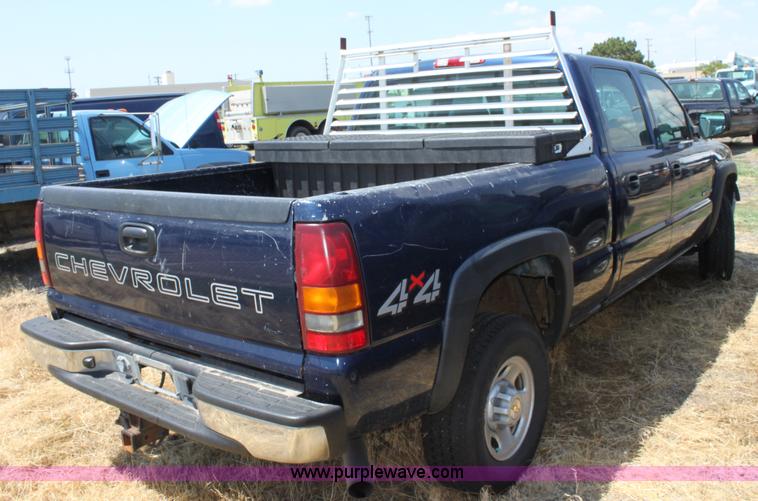 image for item D5332 2002 Chevrolet Silverado 2500 HD Crew Cab pickup truck