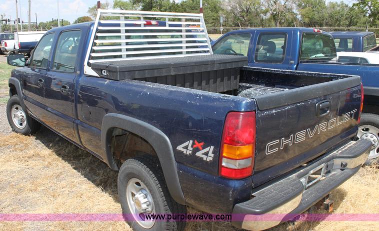 image for item D5332 2002 Chevrolet Silverado 2500 HD Crew Cab pickup truck