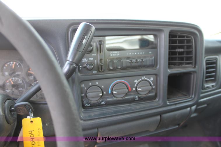 image for item D5332 2002 Chevrolet Silverado 2500 HD Crew Cab pickup truck