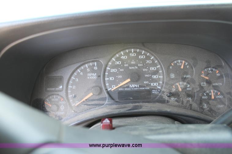 image for item D5332 2002 Chevrolet Silverado 2500 HD Crew Cab pickup truck