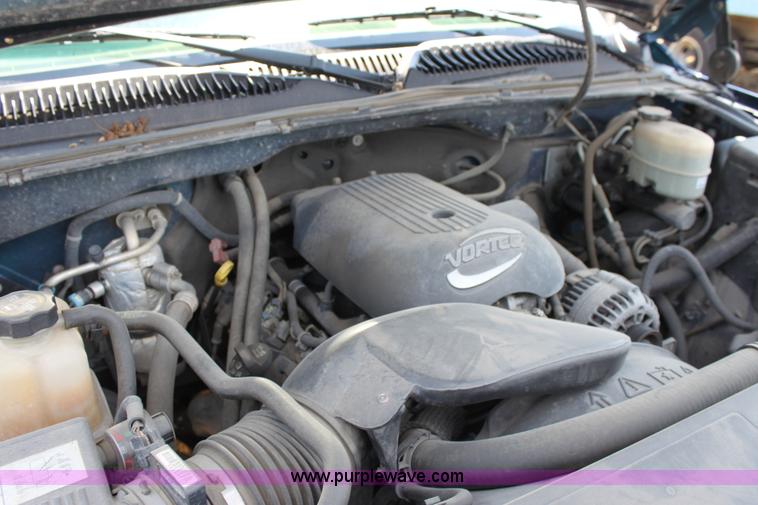 image for item D5332 2002 Chevrolet Silverado 2500 HD Crew Cab pickup truck