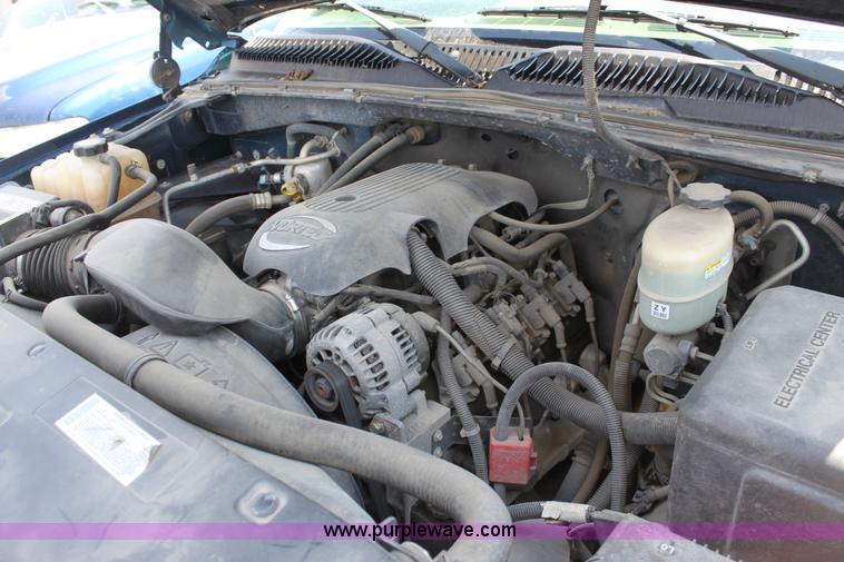 image for item D5332 2002 Chevrolet Silverado 2500 HD Crew Cab pickup truck