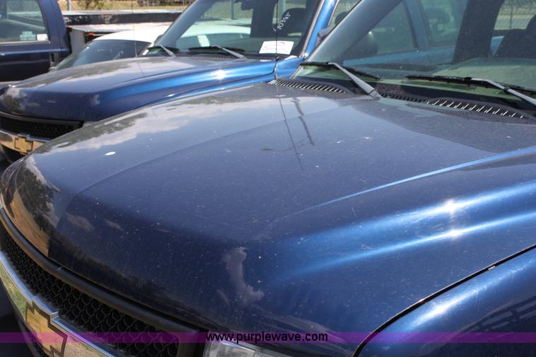 image for item D5332 2002 Chevrolet Silverado 2500 HD Crew Cab pickup truck