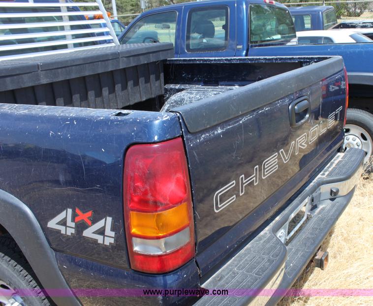 image for item D5332 2002 Chevrolet Silverado 2500 HD Crew Cab pickup truck