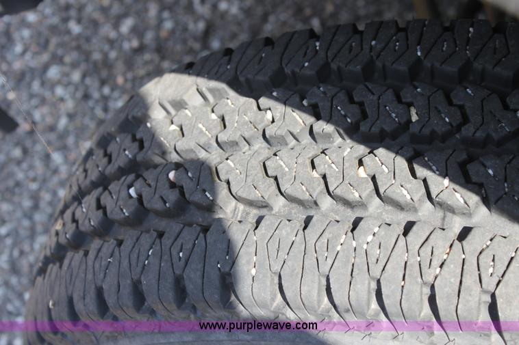 image for item D5332 2002 Chevrolet Silverado 2500 HD Crew Cab pickup truck