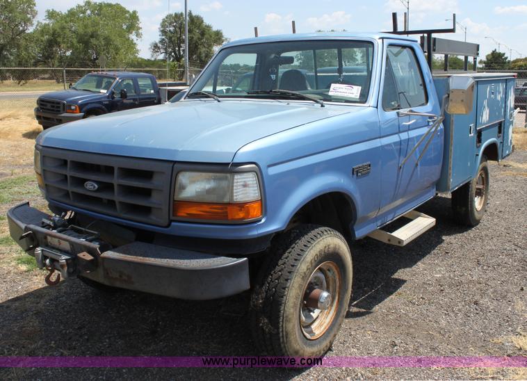 image for item D5333 1996 Ford F350 XL utility pickup truck