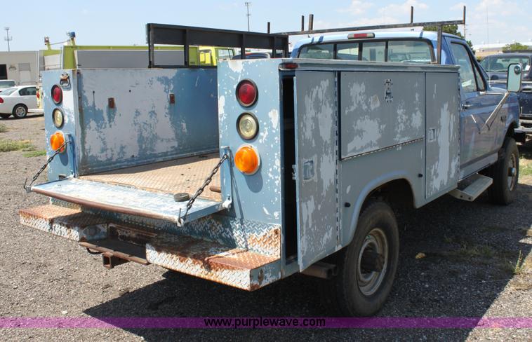 image for item D5333 1996 Ford F350 XL utility pickup truck