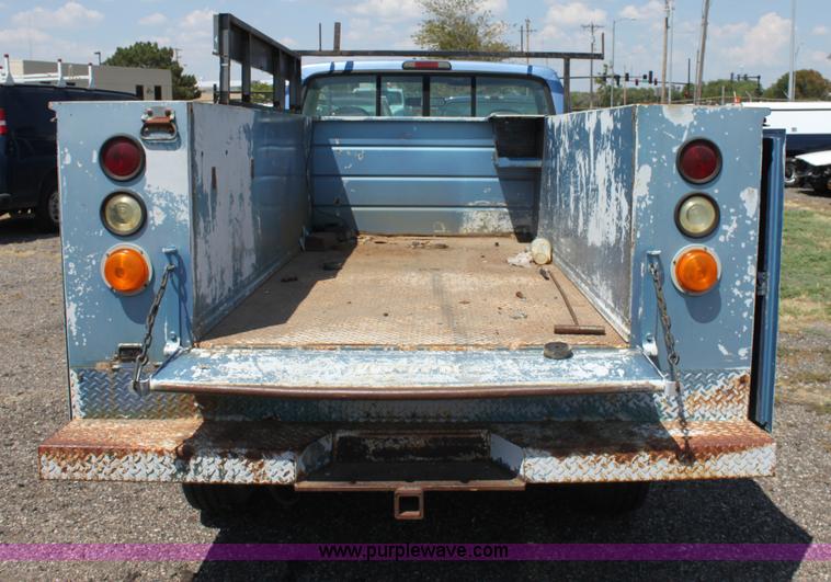 image for item D5333 1996 Ford F350 XL utility pickup truck