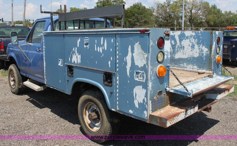 image for item D5333 1996 Ford F350 XL utility pickup truck