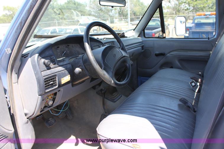 image for item D5333 1996 Ford F350 XL utility pickup truck