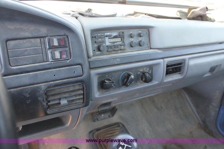 image for item D5333 1996 Ford F350 XL utility pickup truck