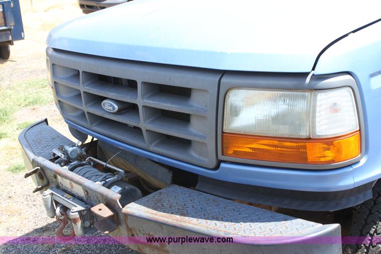 image for item D5333 1996 Ford F350 XL utility pickup truck