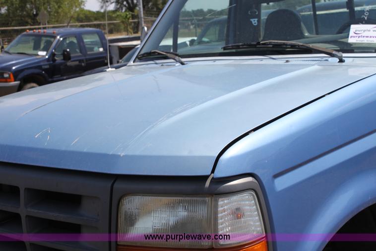 image for item D5333 1996 Ford F350 XL utility pickup truck