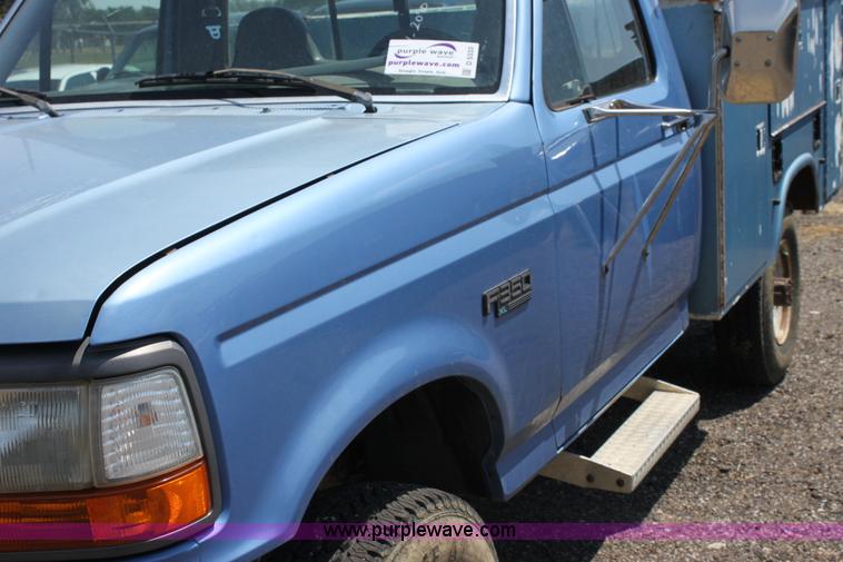 image for item D5333 1996 Ford F350 XL utility pickup truck