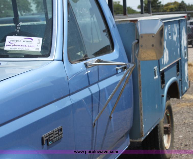 image for item D5333 1996 Ford F350 XL utility pickup truck