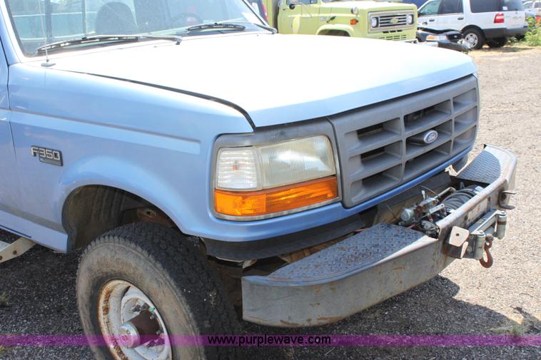 image for item D5333 1996 Ford F350 XL utility pickup truck