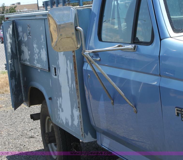image for item D5333 1996 Ford F350 XL utility pickup truck