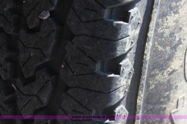 image for item D5333 1996 Ford F350 XL utility pickup truck