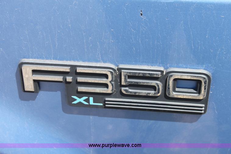 image for item D5333 1996 Ford F350 XL utility pickup truck