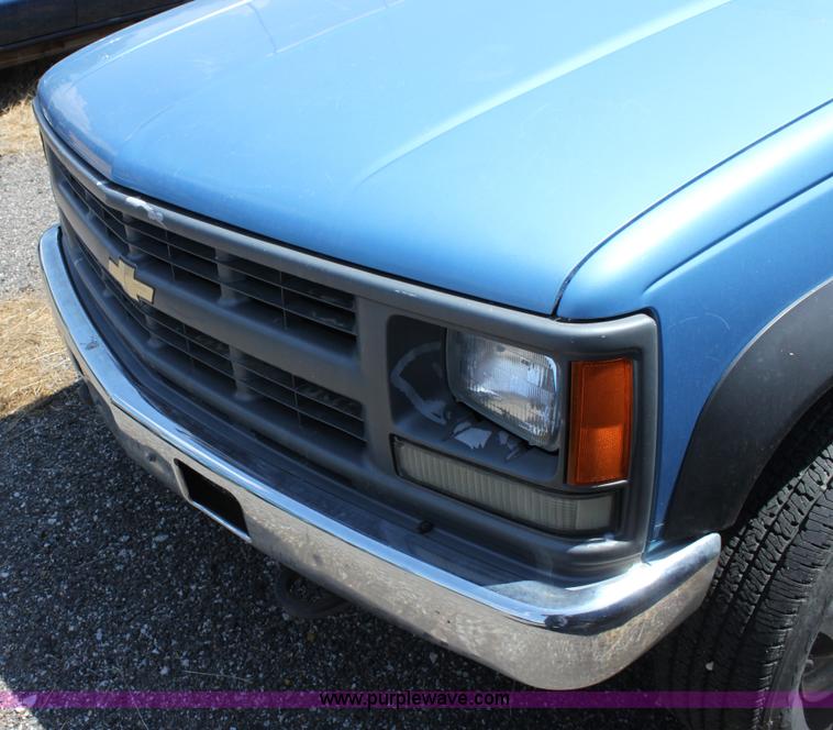 image for item D5334 1996 Chevrolet Cheyenne K3500 flatbed pickup truck