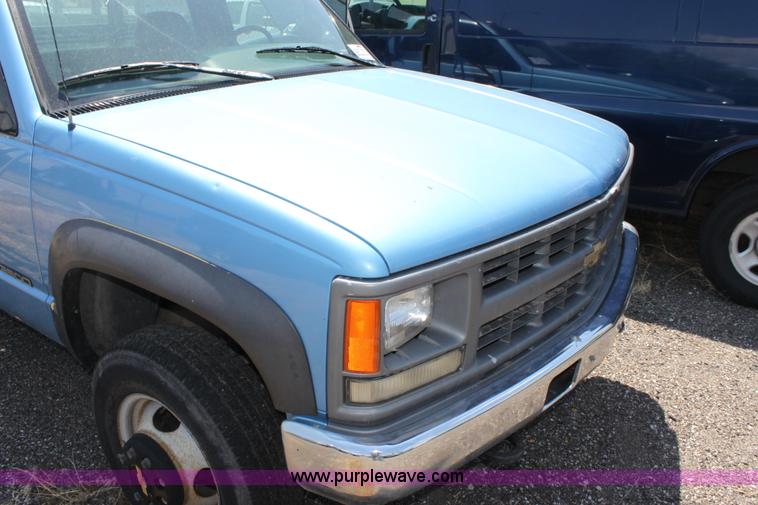 image for item D5334 1996 Chevrolet Cheyenne K3500 flatbed pickup truck